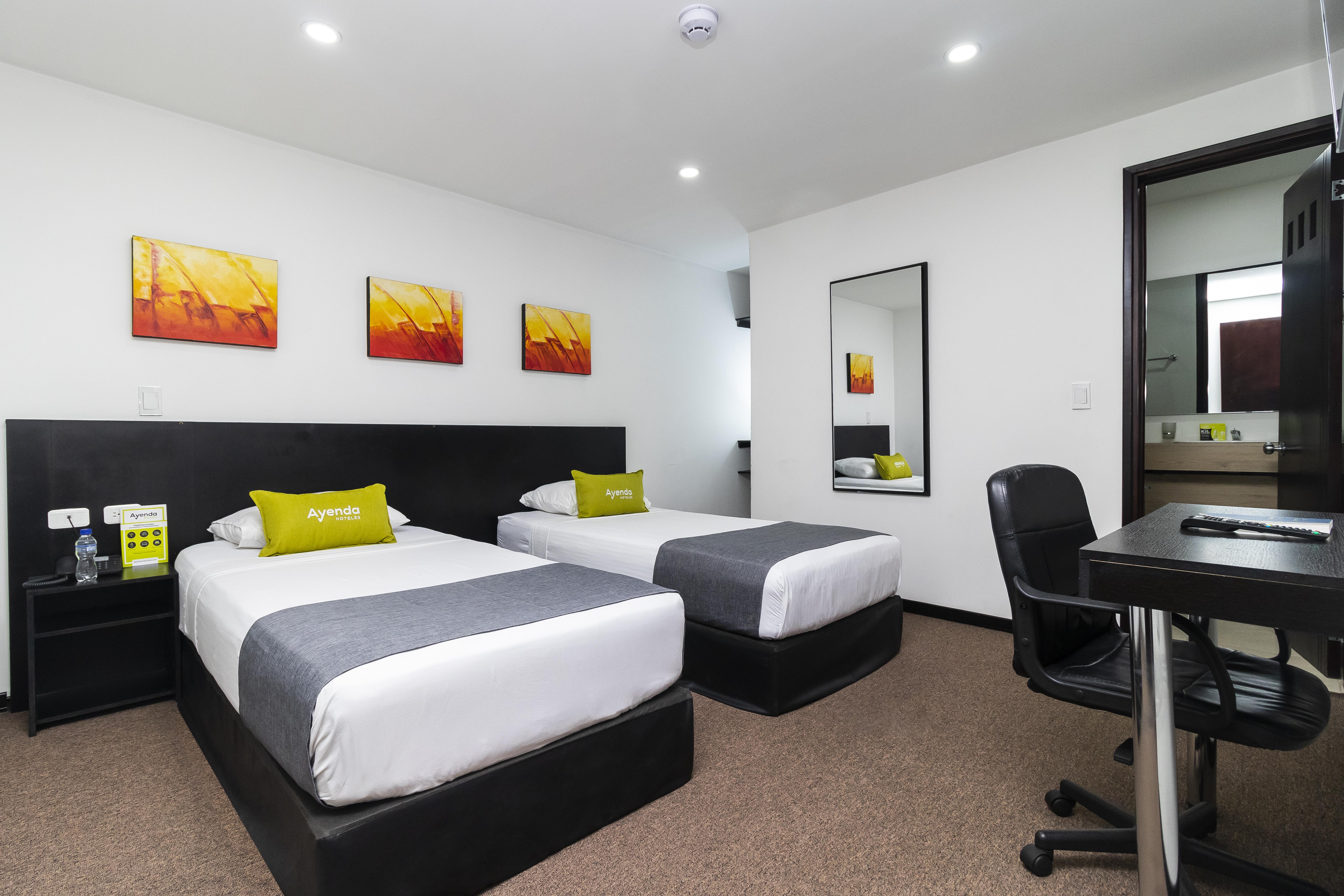 Ayenda 1063 Golden Hotel Богота Екстериор снимка