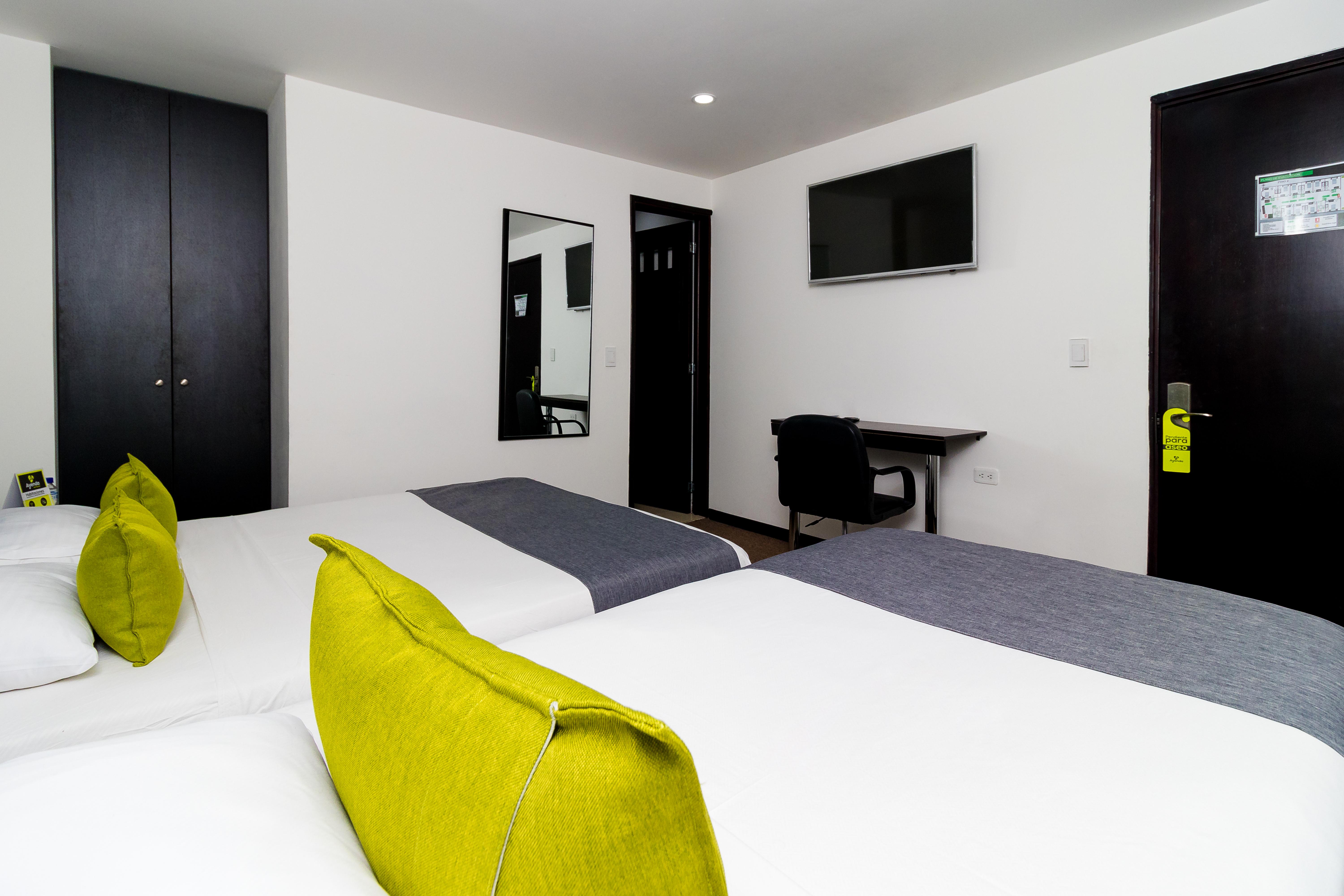Ayenda 1063 Golden Hotel Богота Екстериор снимка