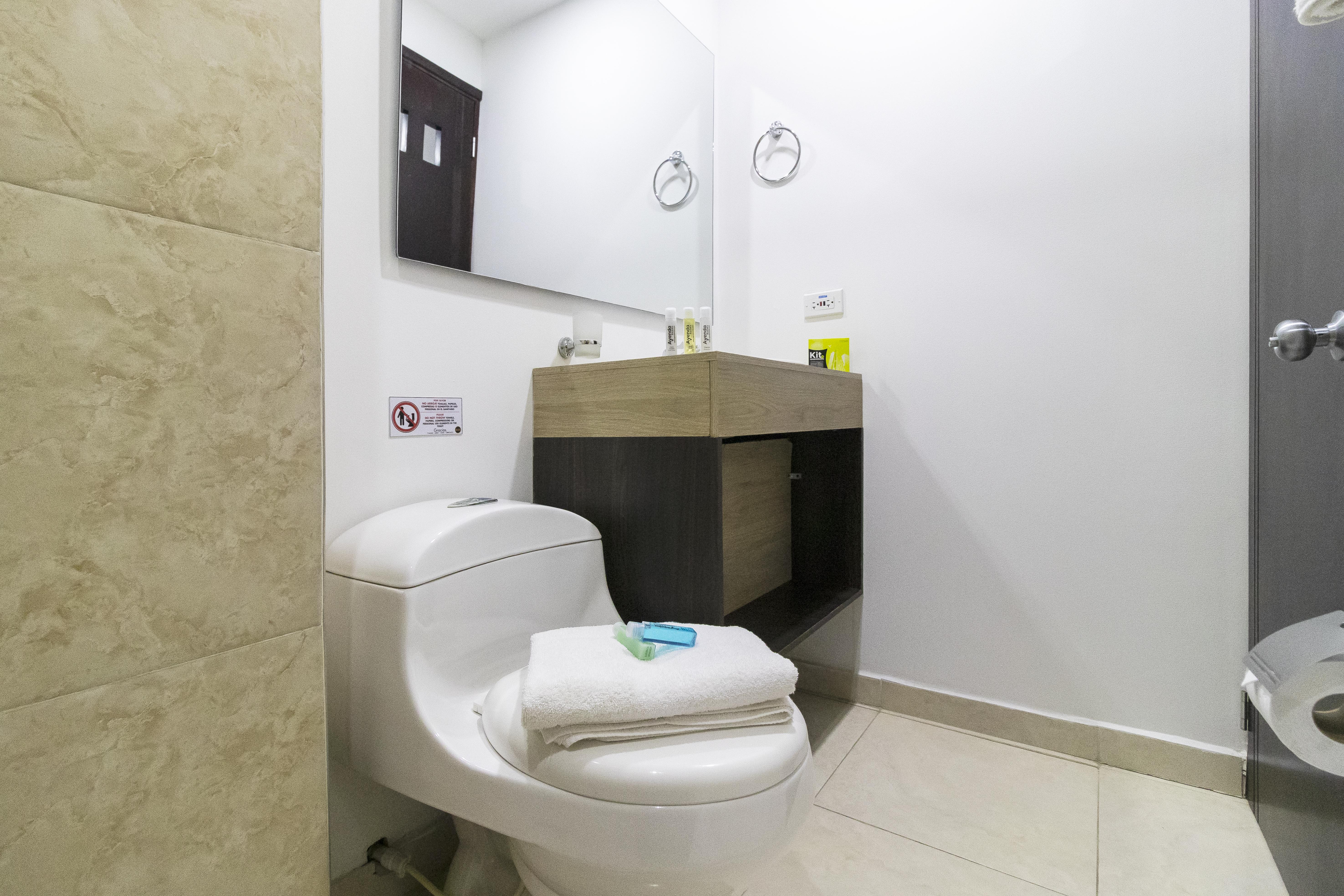 Ayenda 1063 Golden Hotel Богота Екстериор снимка