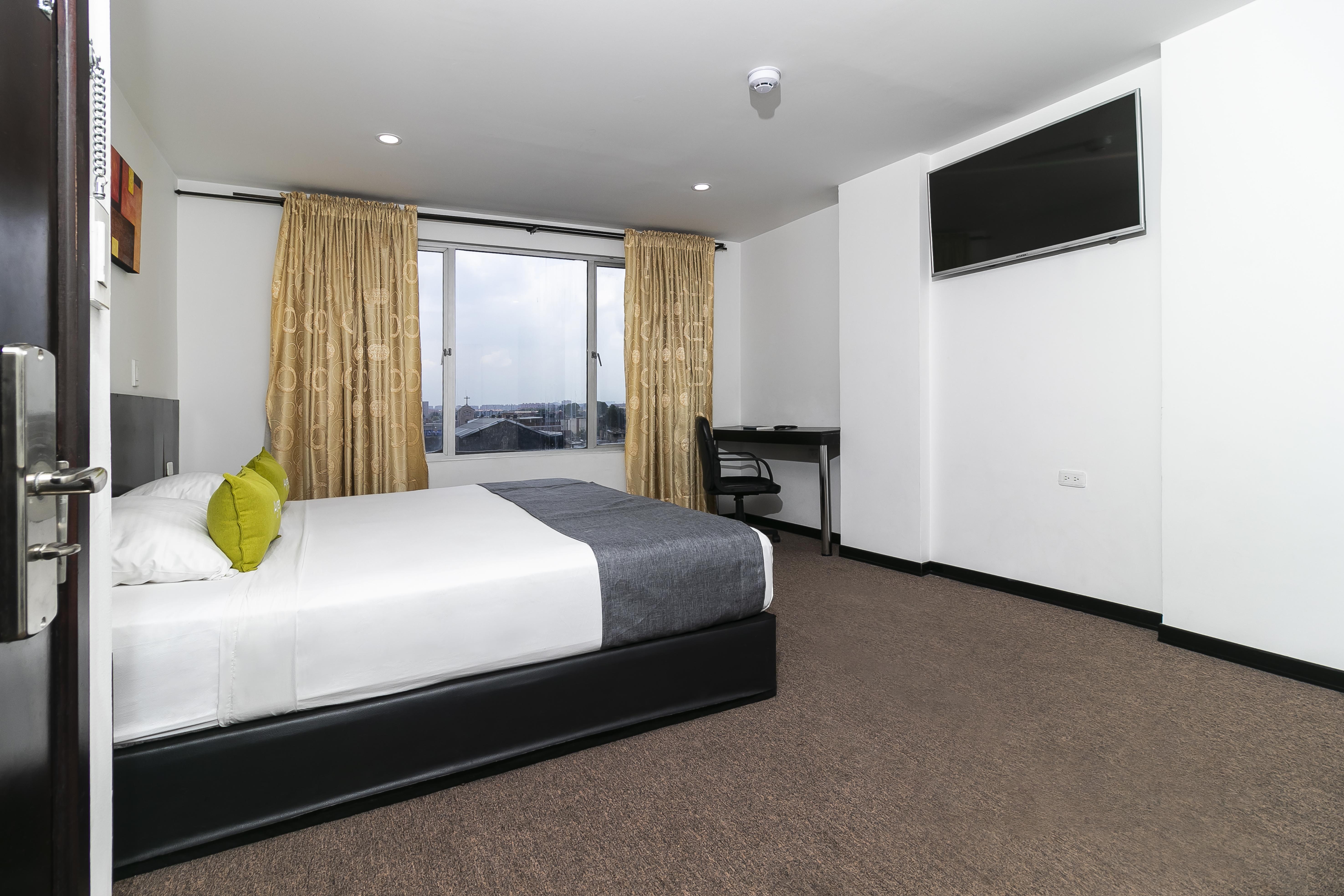 Ayenda 1063 Golden Hotel Богота Екстериор снимка