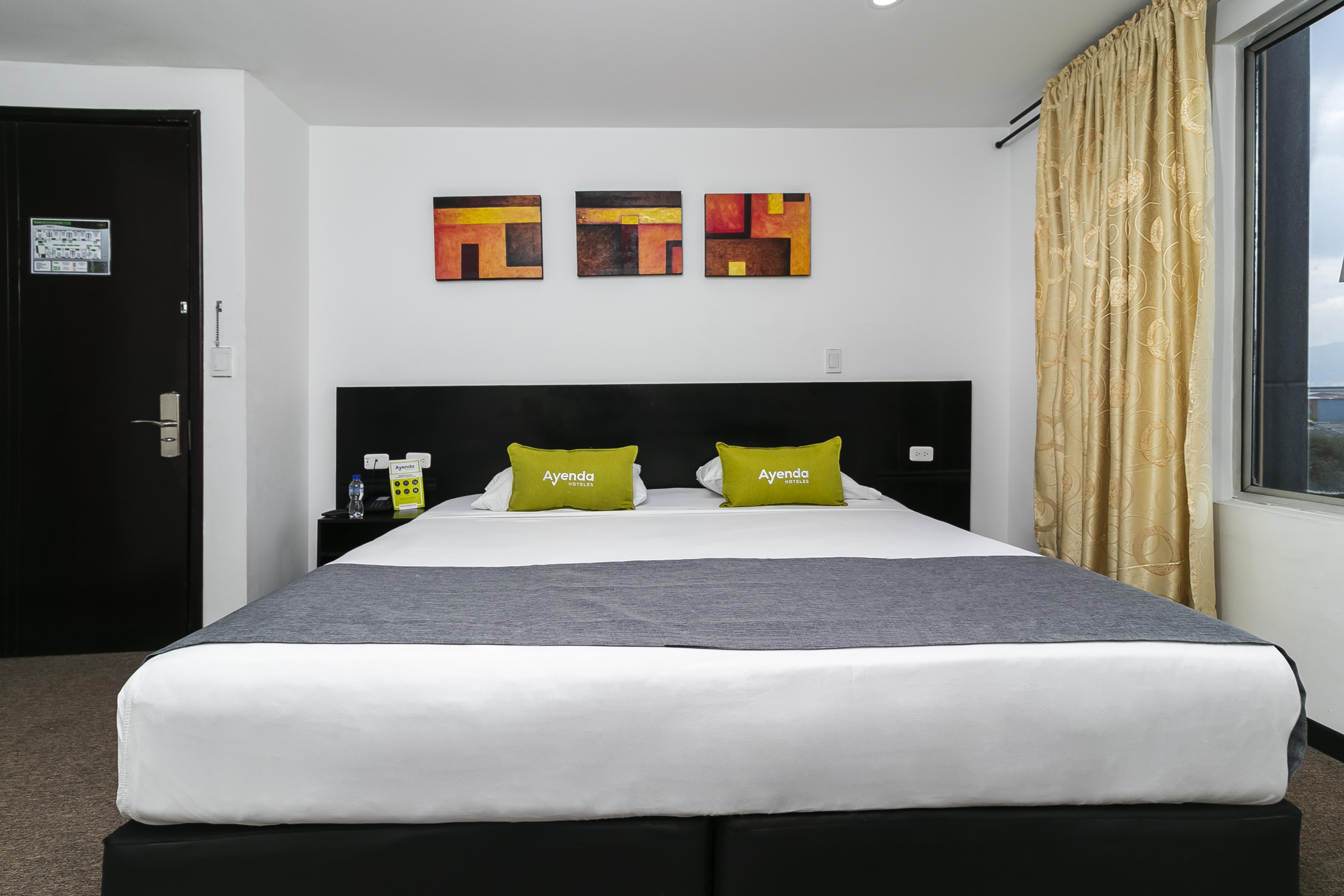 Ayenda 1063 Golden Hotel Богота Екстериор снимка