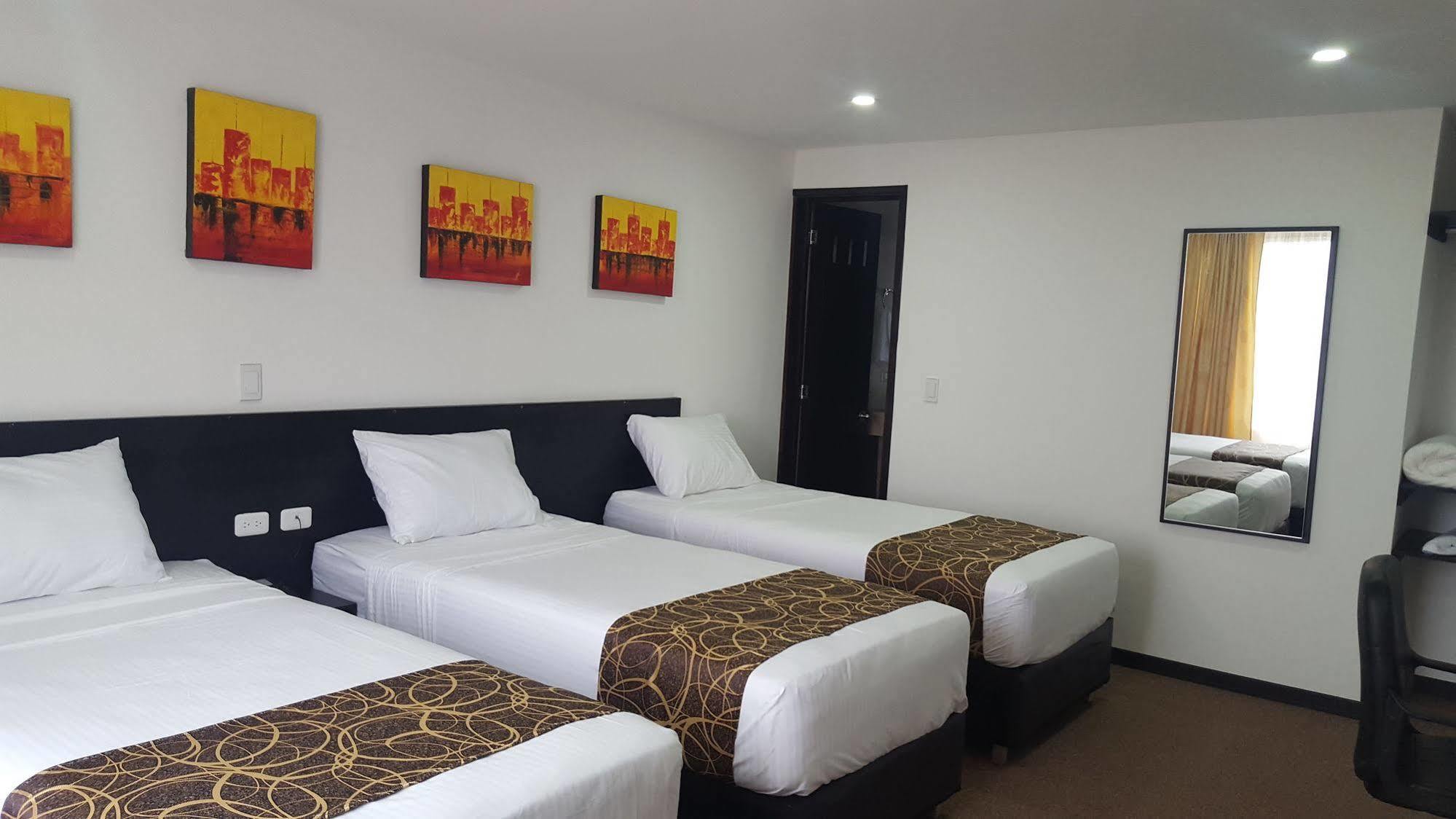 Ayenda 1063 Golden Hotel Богота Екстериор снимка
