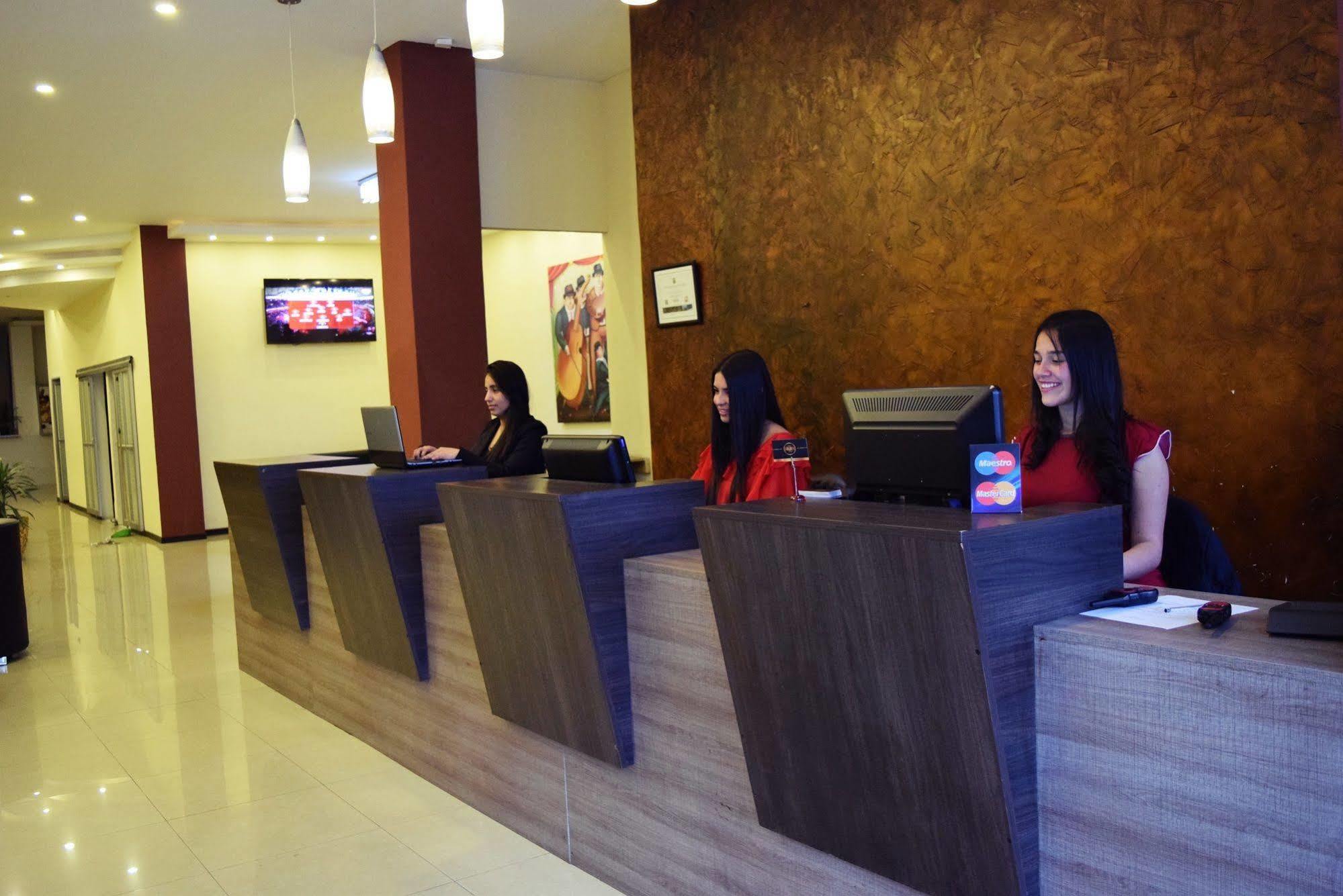 Ayenda 1063 Golden Hotel Богота Екстериор снимка