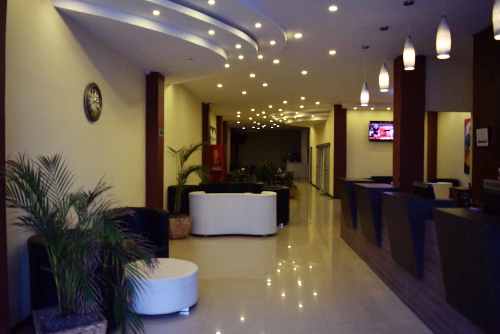 Ayenda 1063 Golden Hotel Богота Екстериор снимка