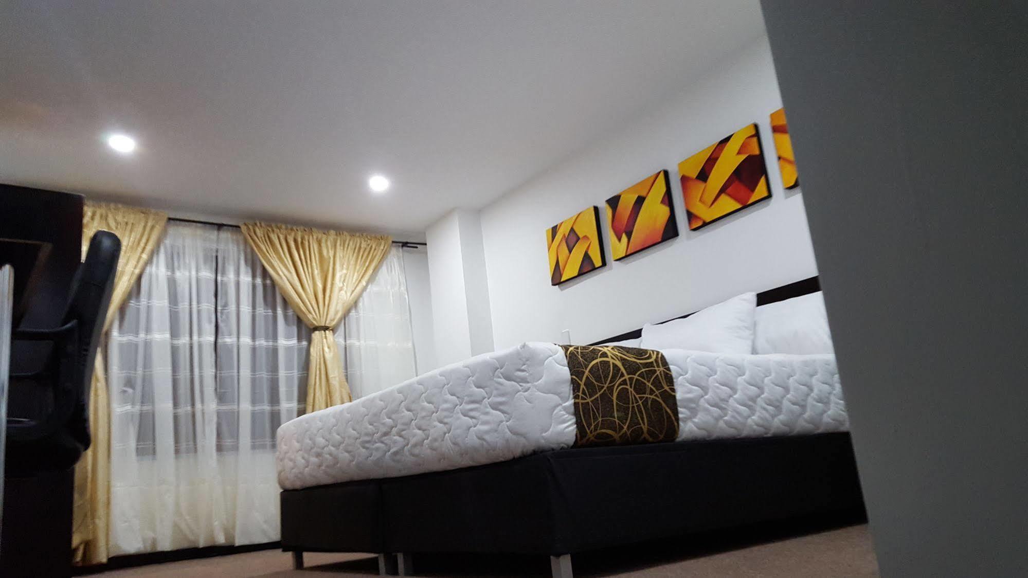 Ayenda 1063 Golden Hotel Богота Екстериор снимка