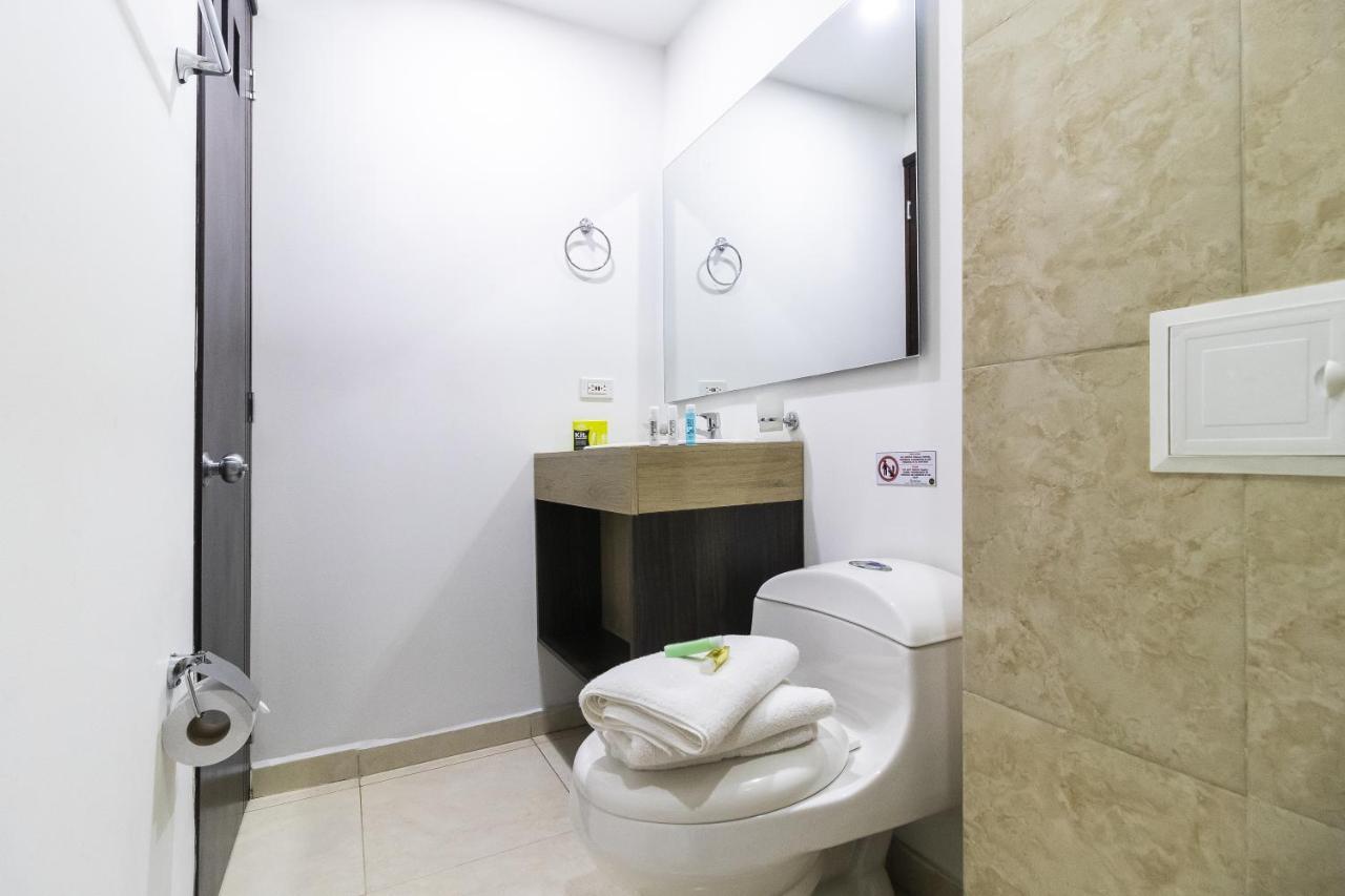 Ayenda 1063 Golden Hotel Богота Екстериор снимка