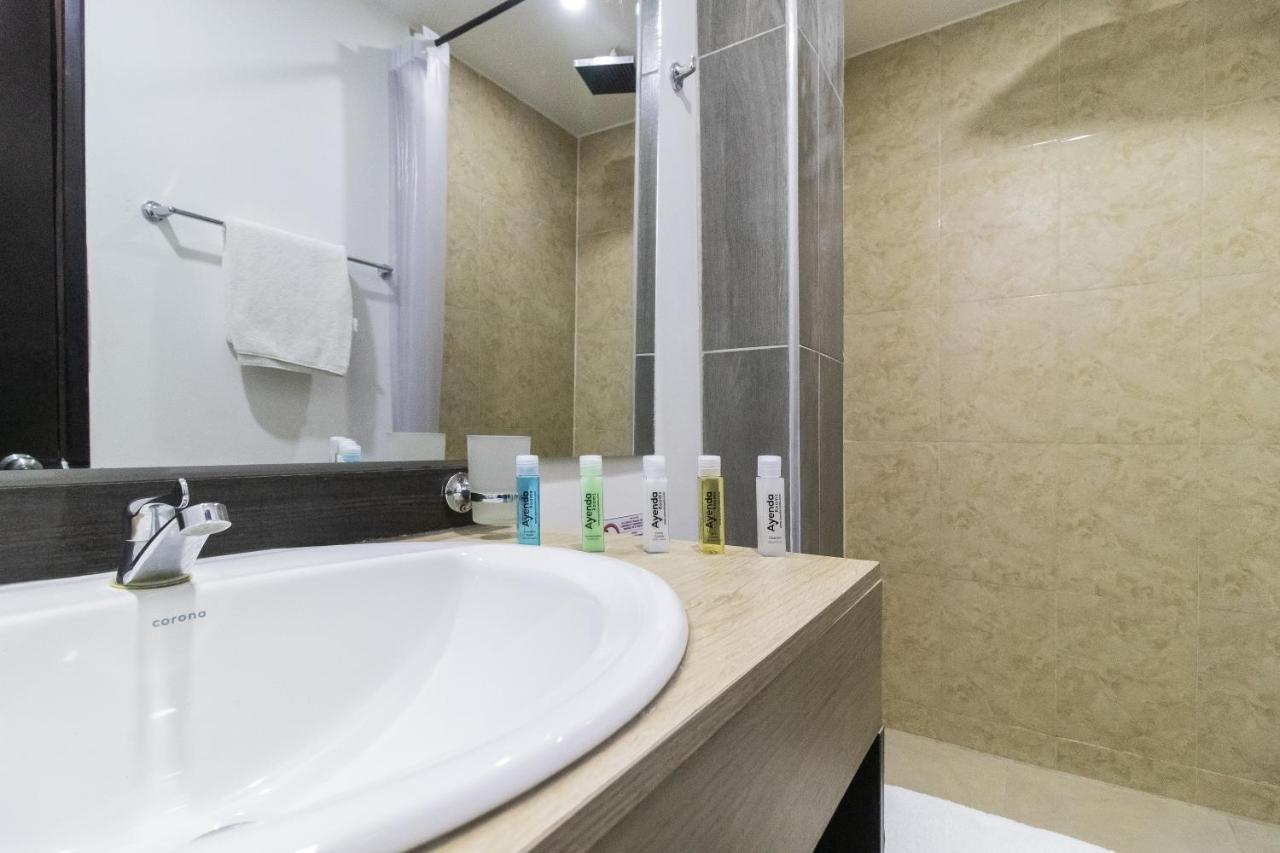 Ayenda 1063 Golden Hotel Богота Екстериор снимка