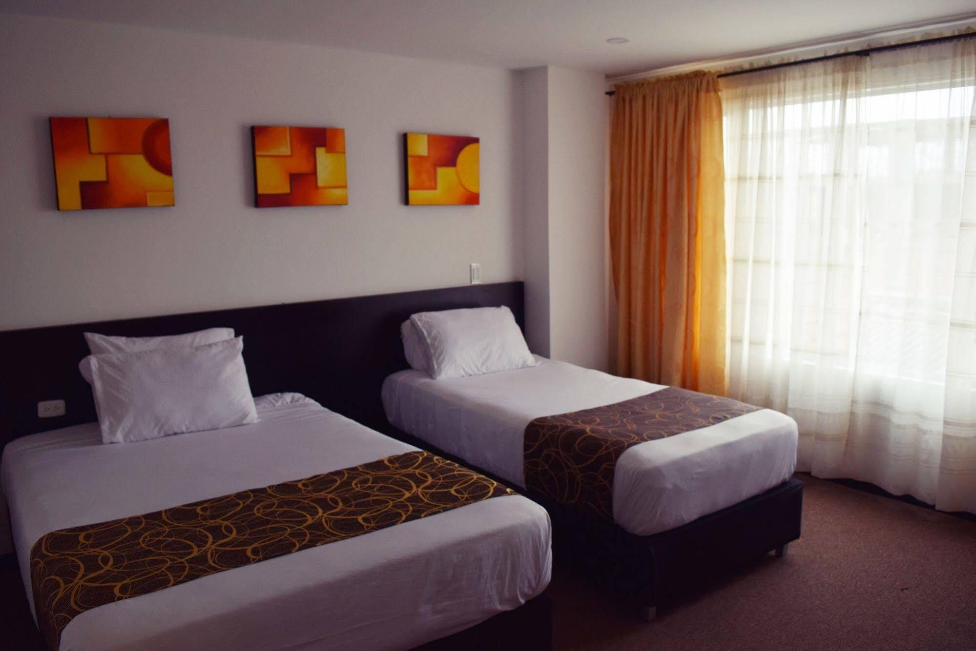 Ayenda 1063 Golden Hotel Богота Екстериор снимка