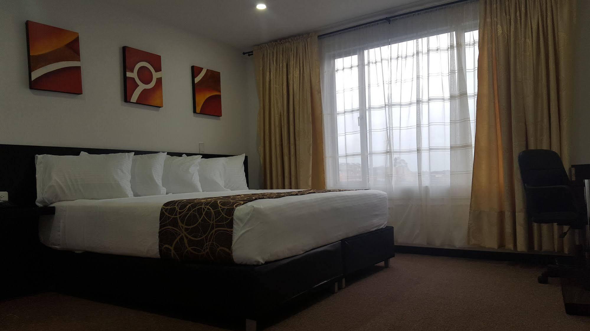 Ayenda 1063 Golden Hotel Богота Екстериор снимка